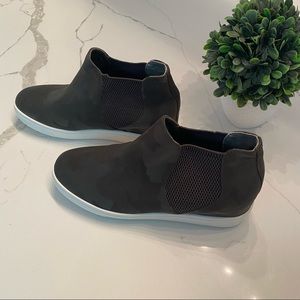 Steve Madden Women’s Green Camo Sneaker Wedge, Size 10